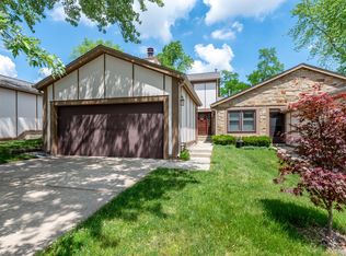 1035 Oakview Dr, Wheaton, IL 60187