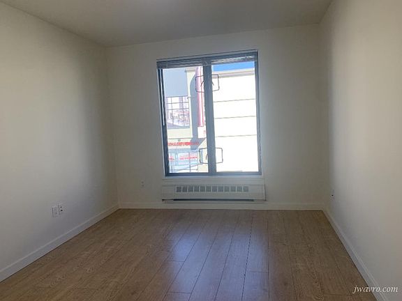 3rd image of 520 9th St Unit 301