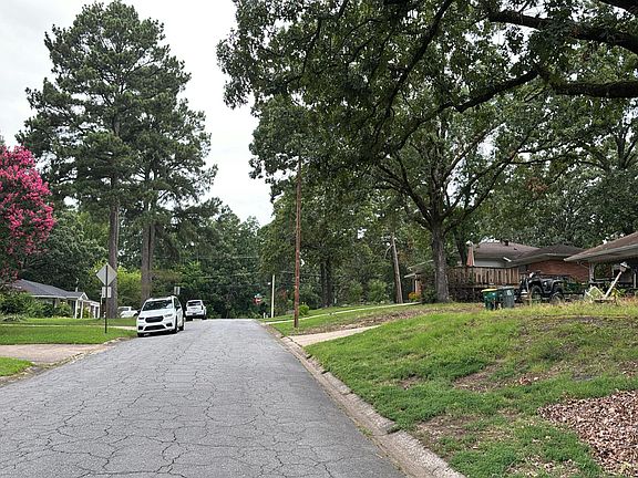5th image of 7510 Amherst Dr