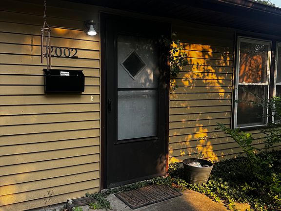 2nd image of 2002 Hillview Rd