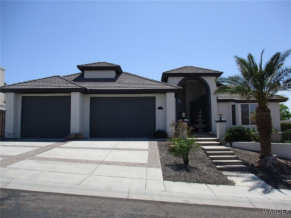 1st image of 2902 Desert Vista Dr