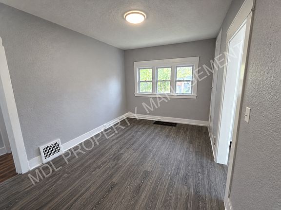 3rd image of 1108 W Holland Ave