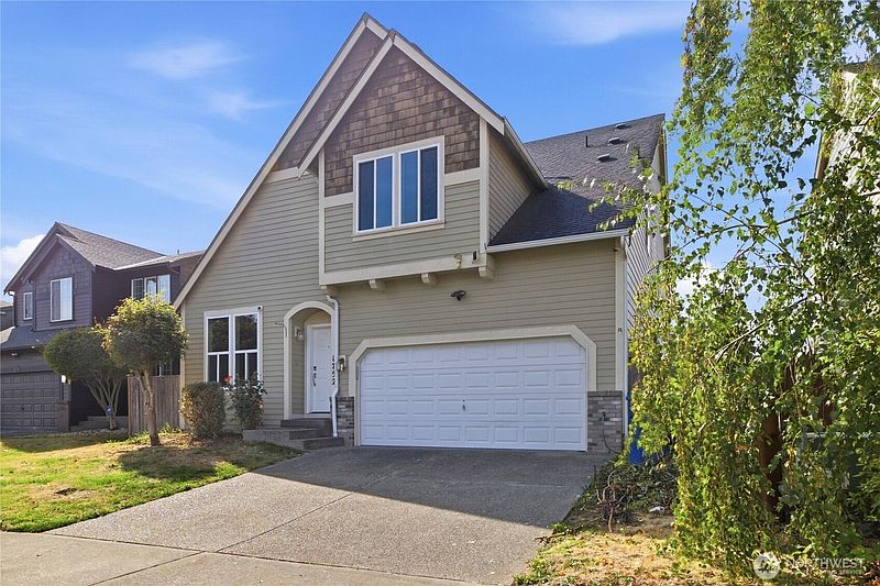 2nd image of 1752 S Prospect Lane