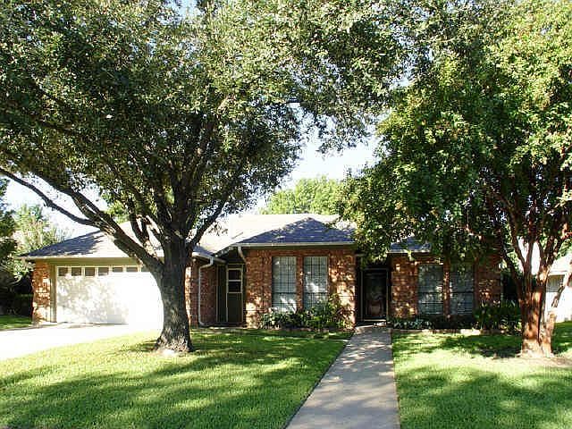 1st image of 917 Wildwood Cir
