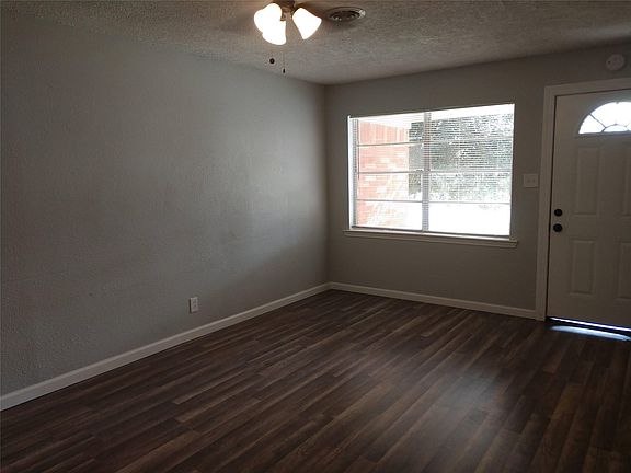 3rd image of 2818 26th Ave N