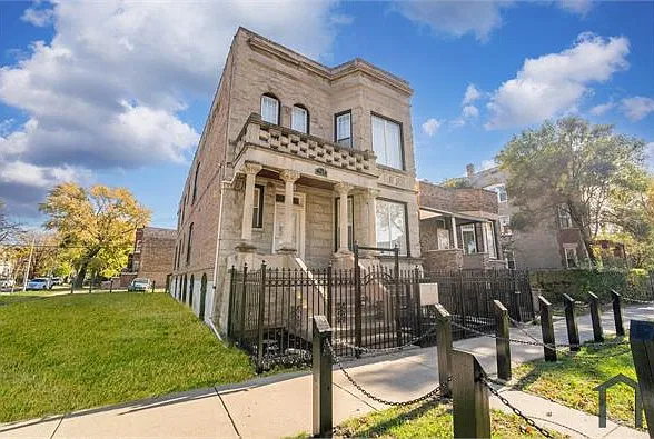 4 bed, $2,600 — Photo 2