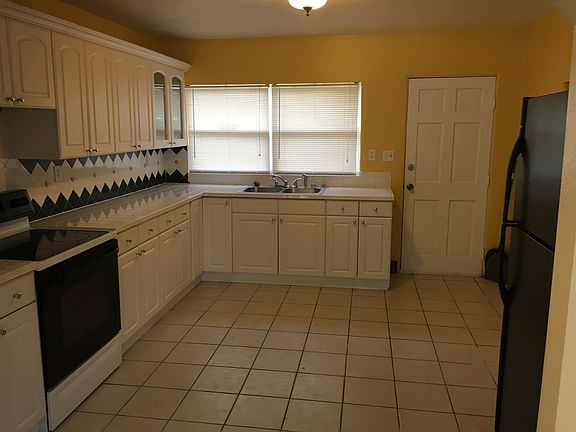 3rd image of 1621 Lockwood Ave