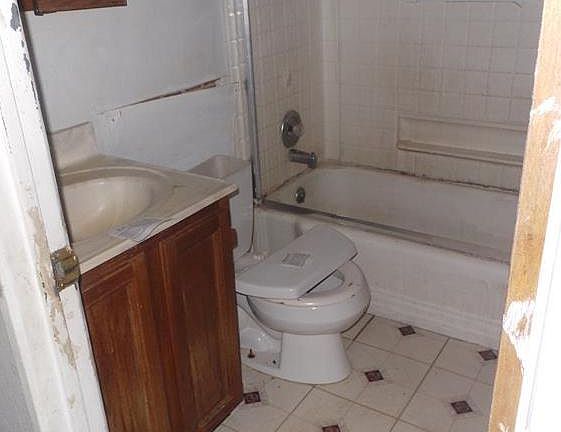 4th image of 5927 Floy Ave