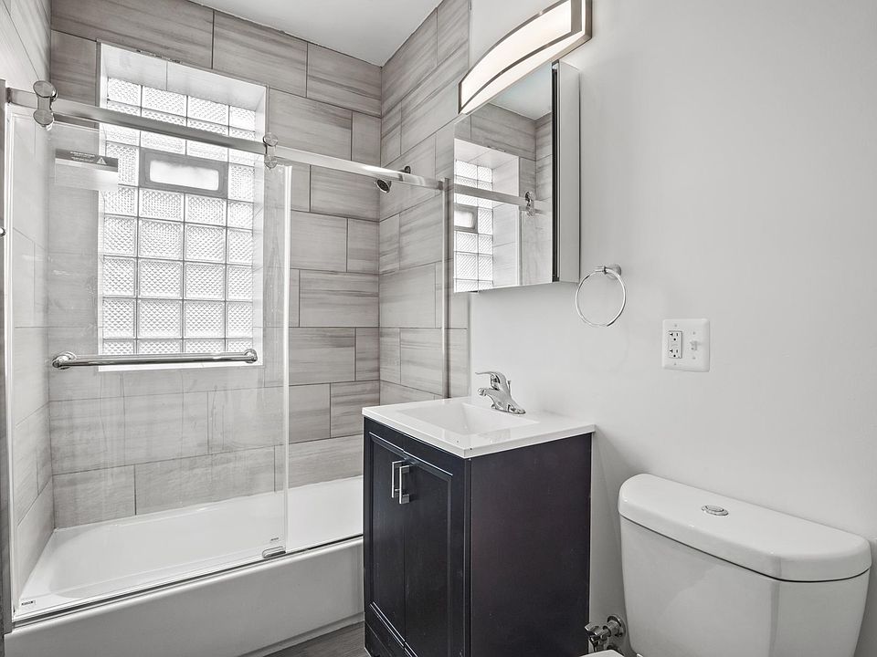 1st image of 7446 N Seeley Ave #2B