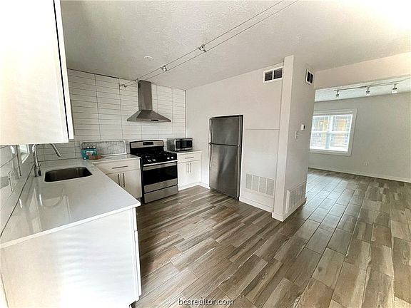 5th image of 500 1st St APT 2
