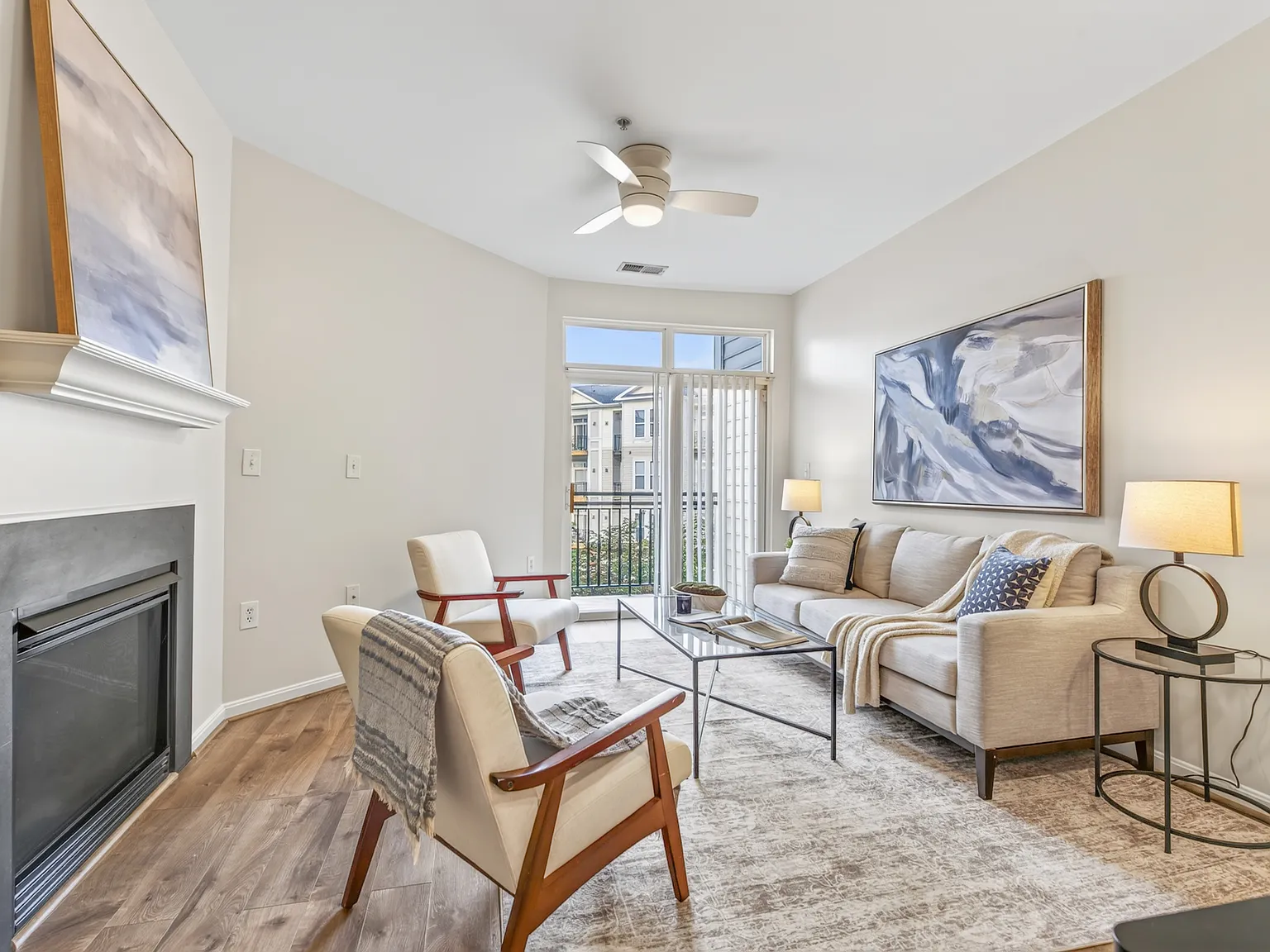 1 bed, 704 sqft, $2,000 — Photo 4