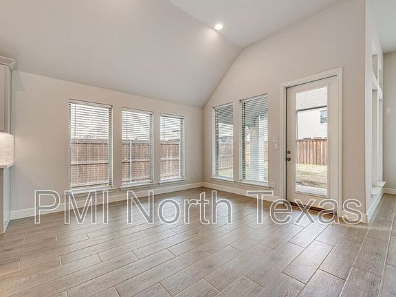 5th image of 332 Oak Hollow Way