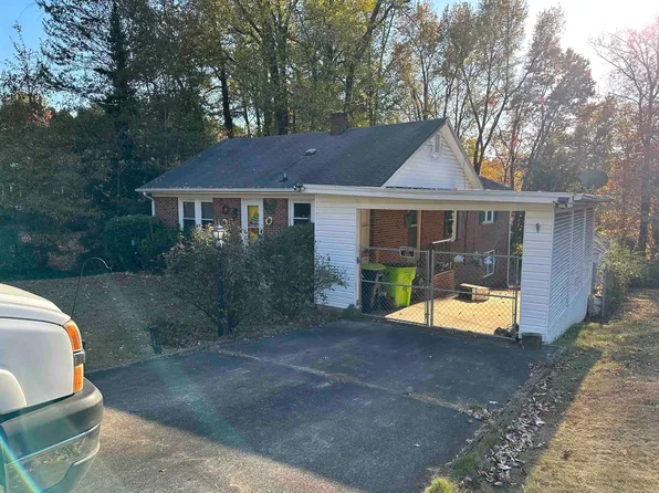 405 N Pine Ave, Landrum, SC 29356