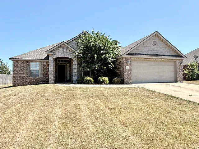 3 bed, 1800 sqft, $1,895 — Photo 1
