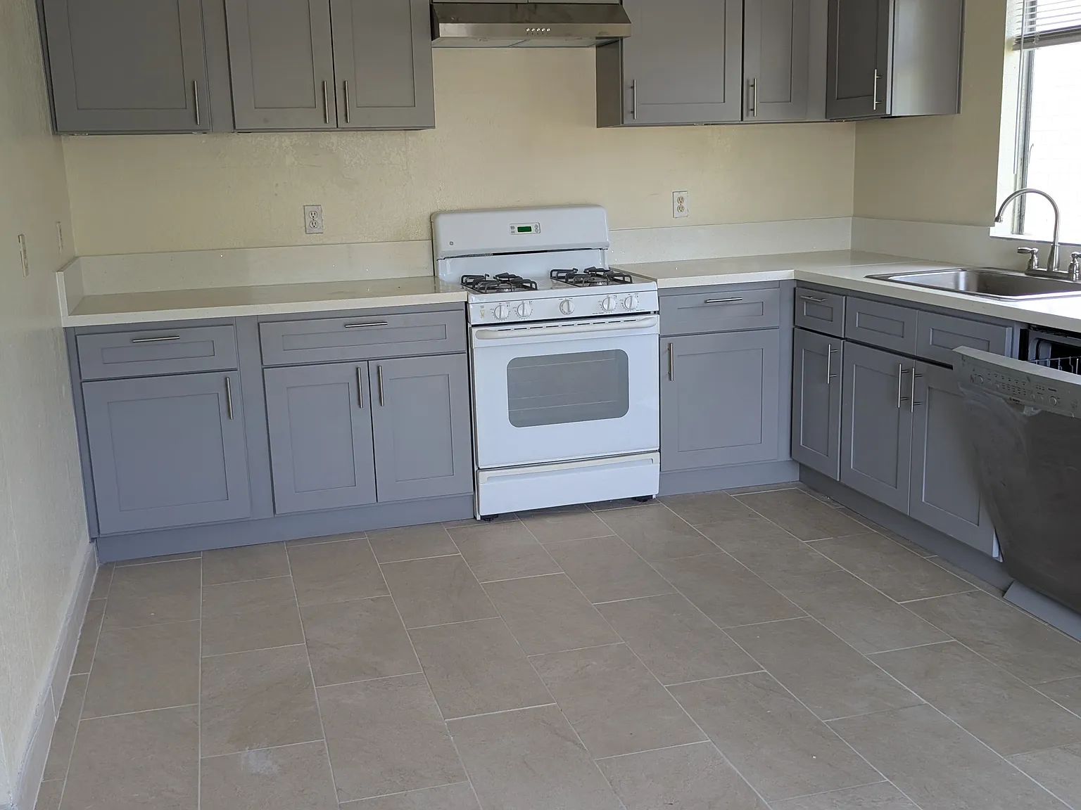 3 bed, 1485 sqft, $3,295 — Photo 1