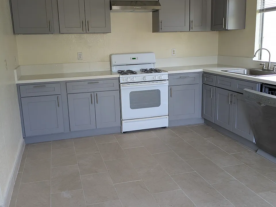 822 N Santa Fe Ave #12