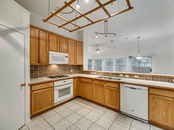 4th image of 3312 Ash Ln