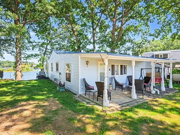 48164 70th Ave, Decatur, MI 49045