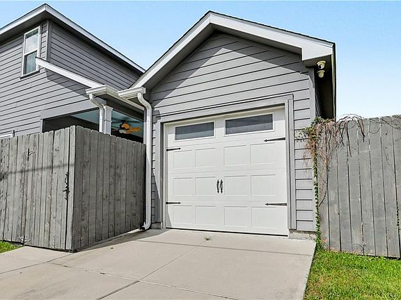 2nd image of 936 6th St