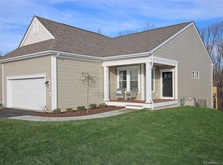 913 Tillinghast Dr #913, Oxford, CT 06478
