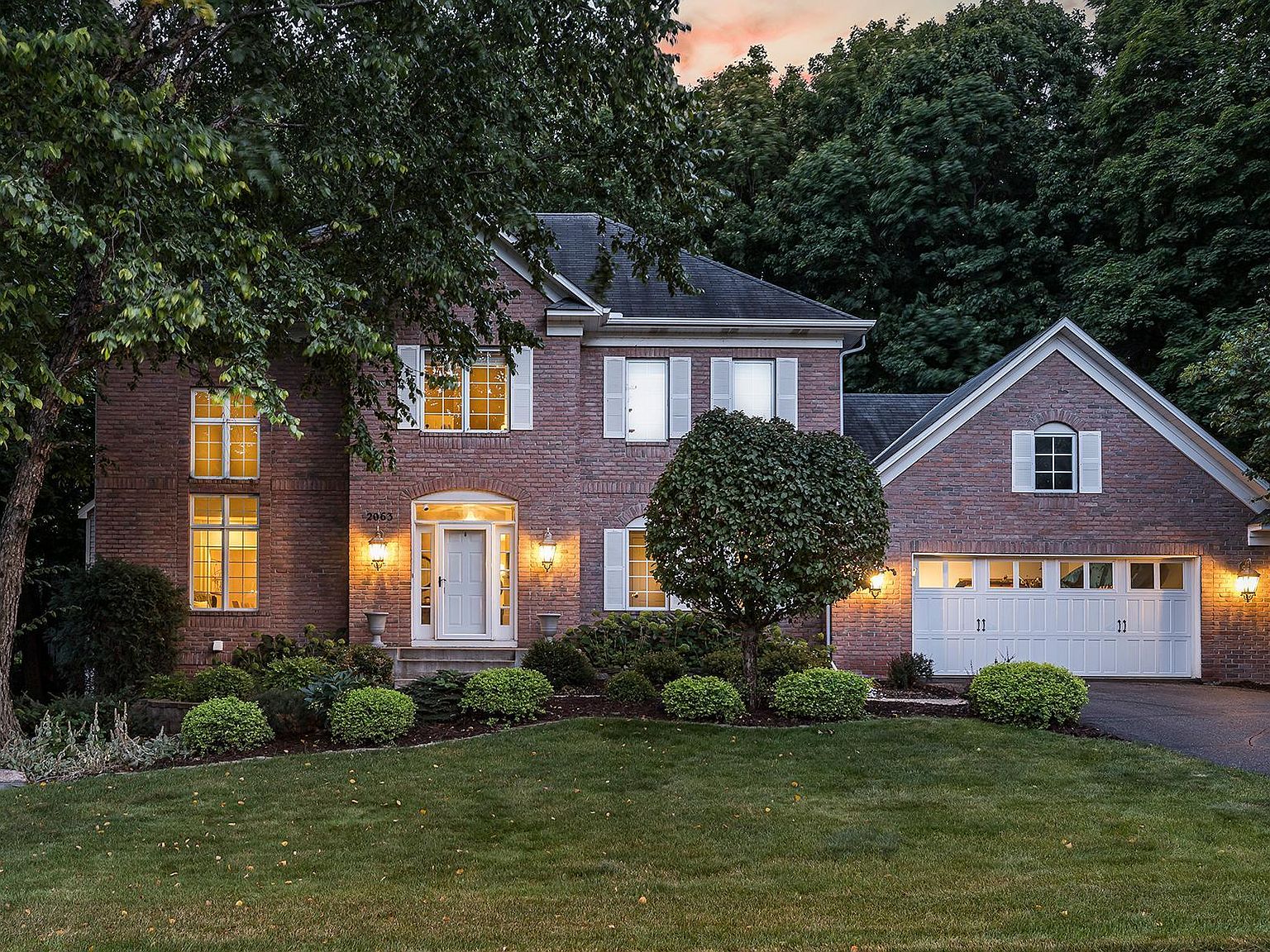 2063 Stone Creek Dr, Chanhassen, MN 55317 Zillow