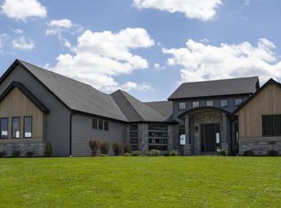 W278N6112 Serenity Dr, Sussex, WI 53089