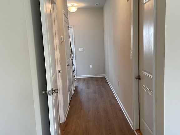 5th image of 815 Holland Loop NW