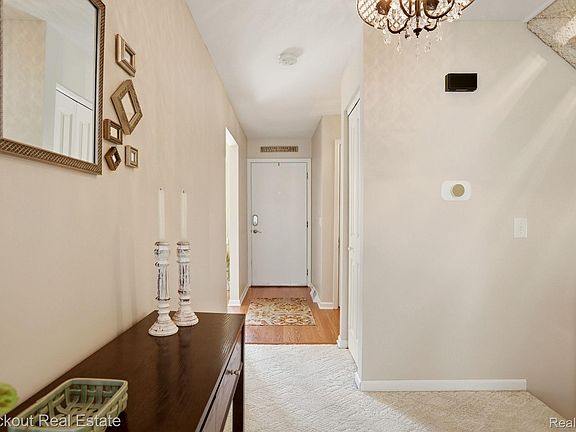 5th image of 239 Churchgrove Rd