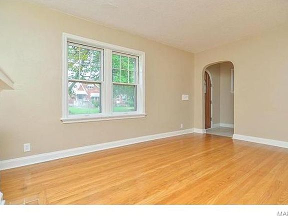 5th image of 5742 Winona Ave