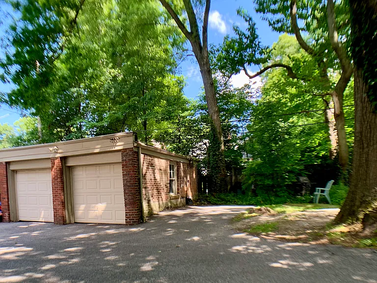 2863 E Derbyshire Rd #3 — Photo 22