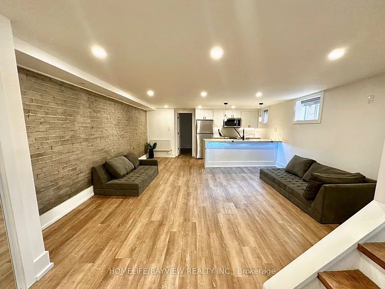 43 Wineva Ave #LOWER — Photo 2