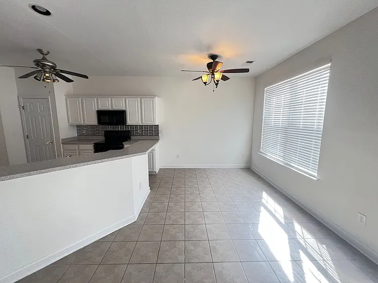 351 Vermillion Dr — Photo 7