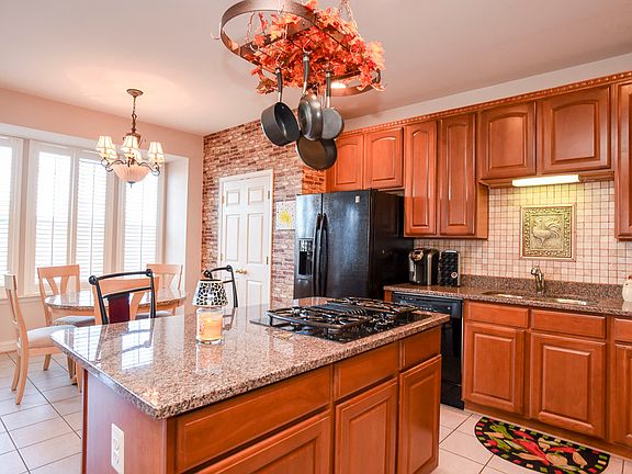 4th image of 864 Rockford Sq NE