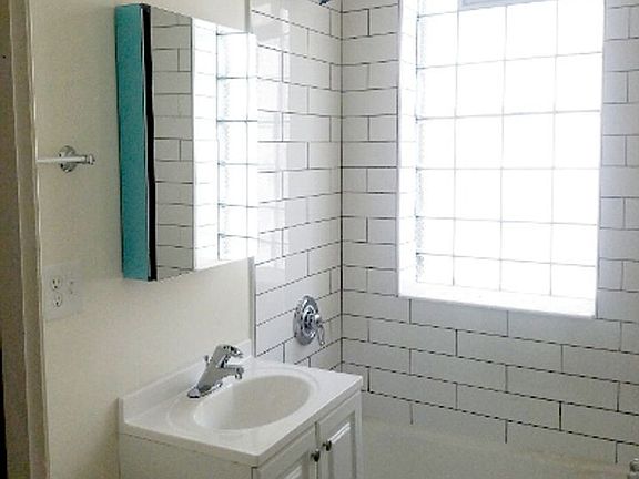 5th image of 4840 N Hermitage Ave APT 1E