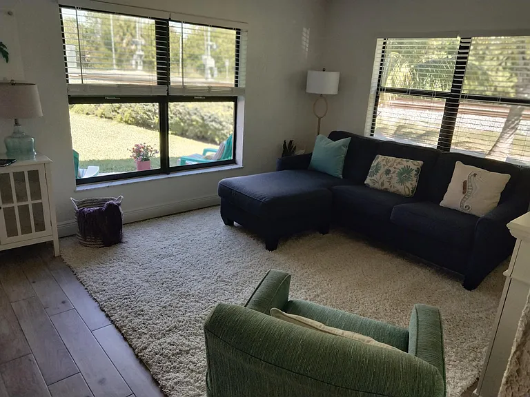 1150 NE County Line Rd — Photo 2