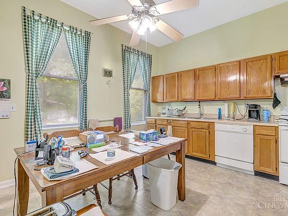 5th image of 2549 Trevor Pl