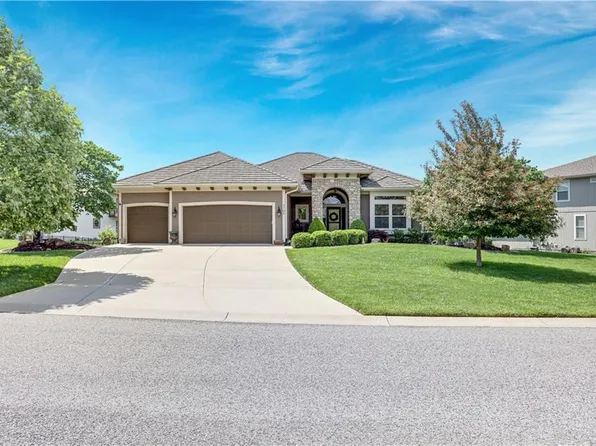 9702 Shady Bend Cir, Lenexa, KS 66227