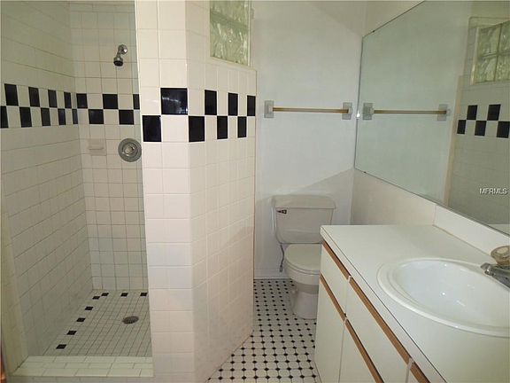 4th image of 2722 Oak Run Blvd