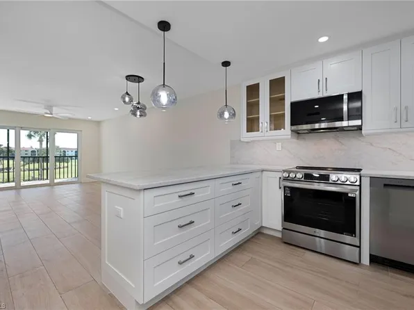 13 High Point CIR N #206, NAPLES, FL 34103