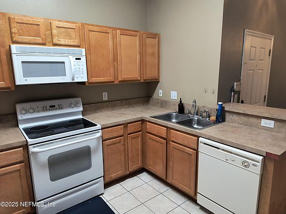 3rd image of 6112 Maggies Cir Unit 108