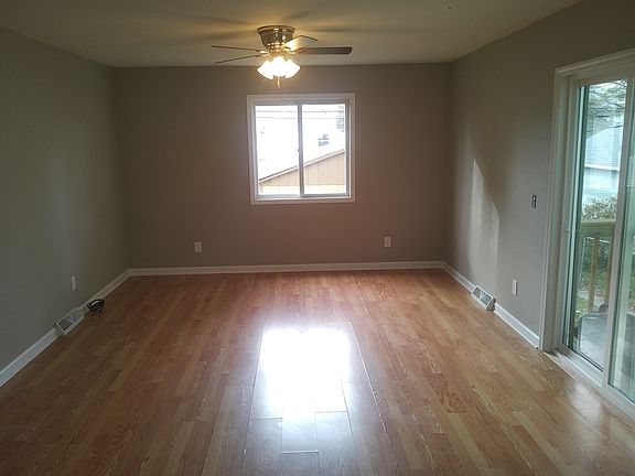 4th image of 2710 Iowa St