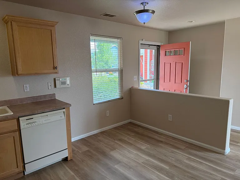 392 Montgomery Dr — Photo 10
