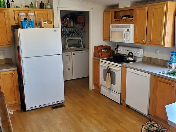 3rd image of 1675 Blue Spruce Dr