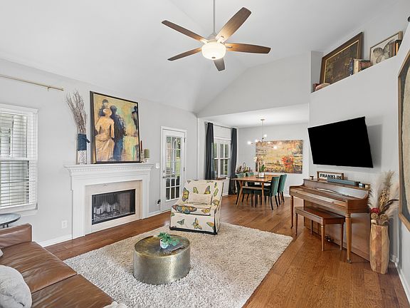 3rd image of 176 Crestfield Pl
