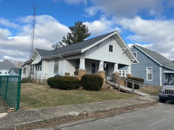 308 Cherry St, Dunreith, IN 47337