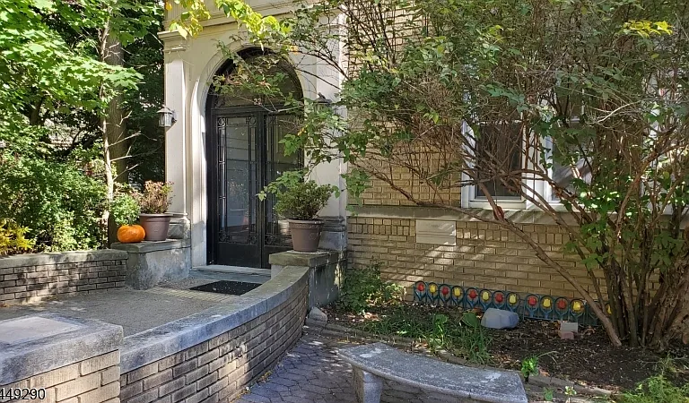 22 Seymour St #6 — Photo 2