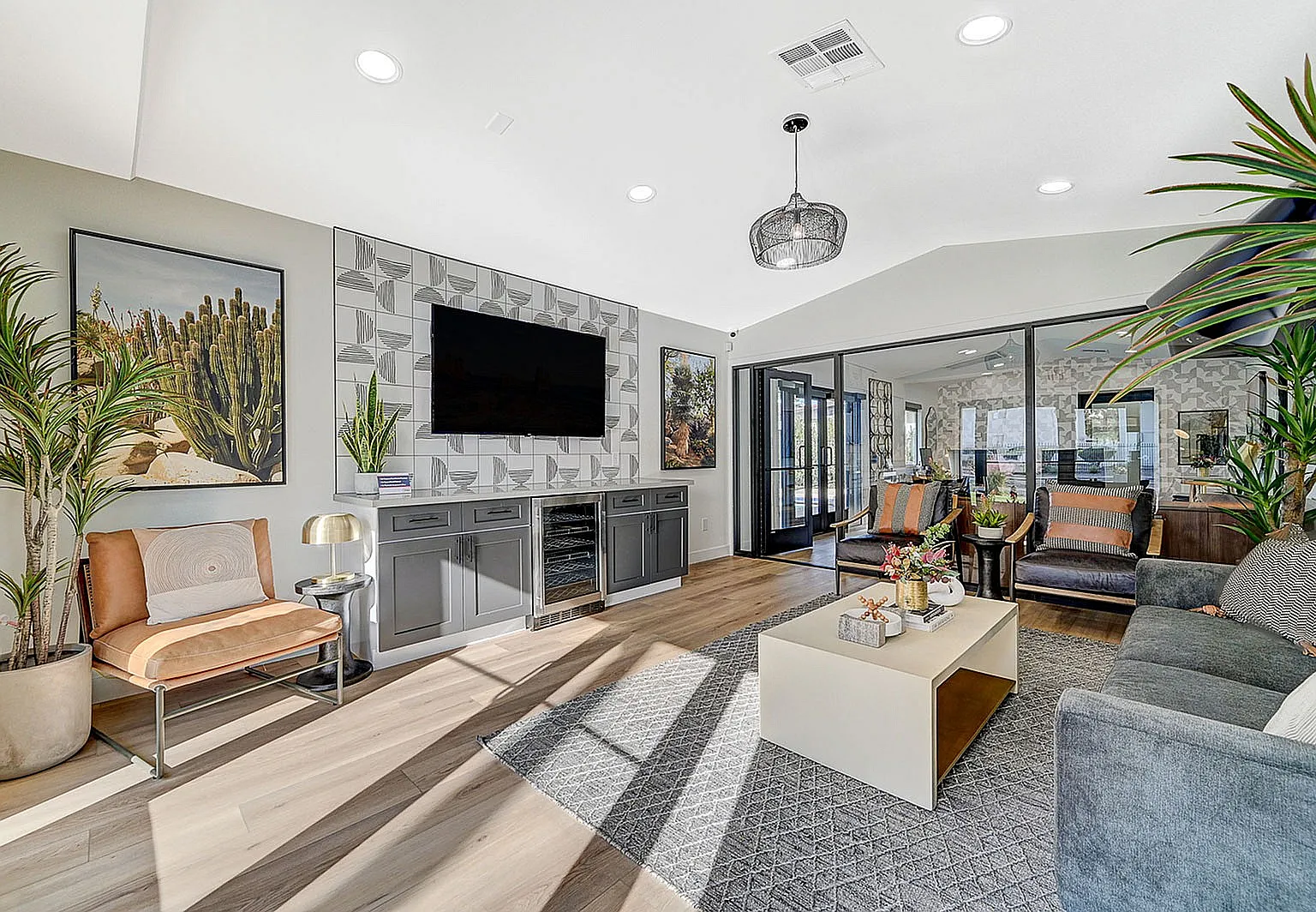 Bolero Apartments — Photo 3