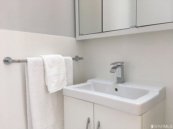 4th image of 533A Greenwich St