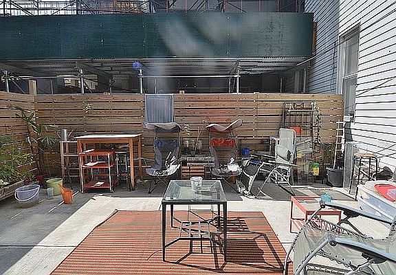 4th image of 427 Manhattan Ave #1C