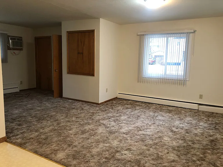 819 11th Ave NW — Photo 5